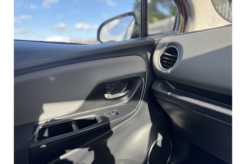 Used Toyota Yaris 2015 for sale - 76287985: Photo 35