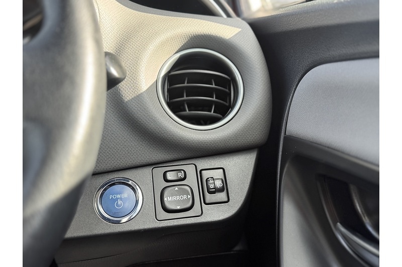 Used Toyota Yaris 2015 for sale - 76287985: Photo 37