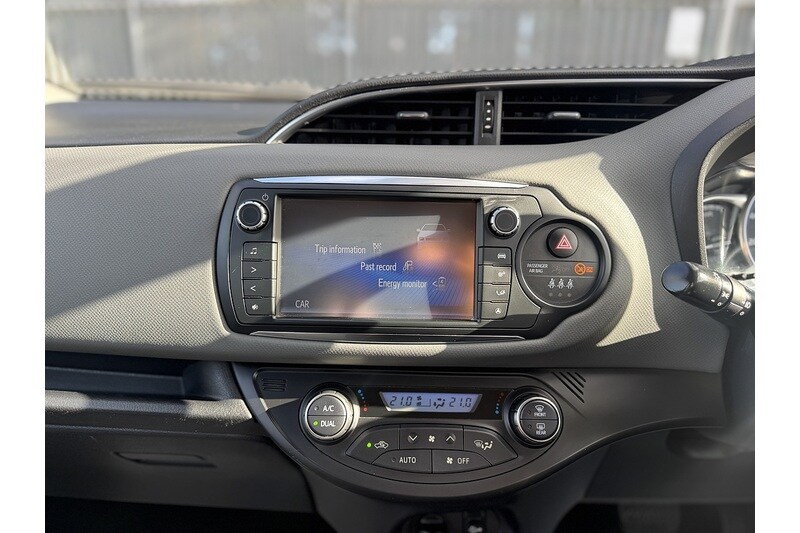 Used Toyota Yaris 2015 for sale - 76287985: Photo 38