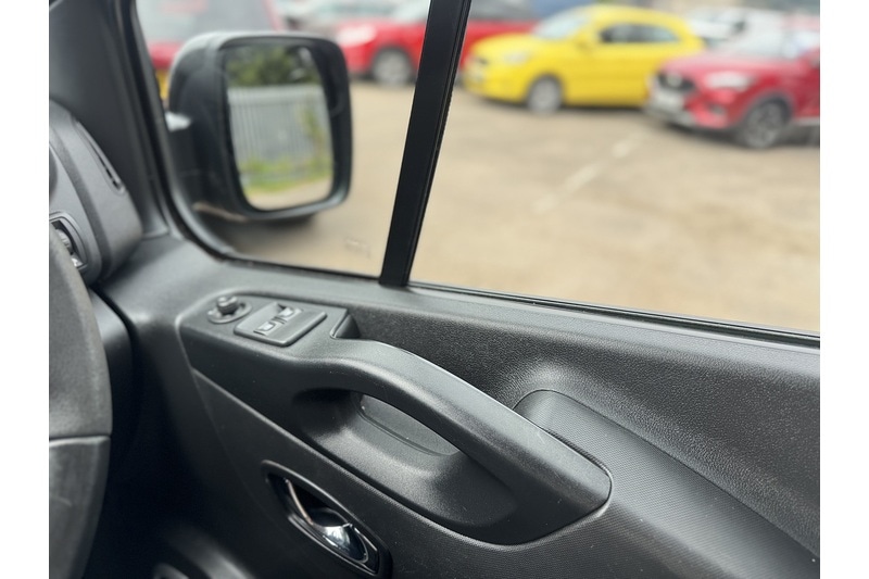 Used Vauxhall Vivaro 2017 for sale - 77437818: Photo 14