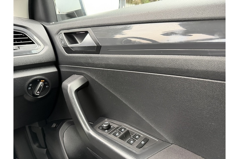 Used Volkswagen T-Roc 2018 for sale - 77356817: Photo 29