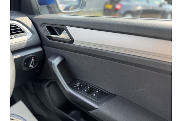 Used Volkswagen T-Roc 2020 for sale - 74233530: Photo 41