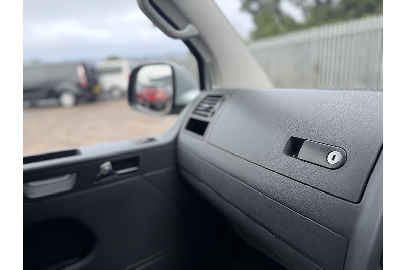 Used Volkswagen Caravelle 2011 for sale - 77264060: Photo 32