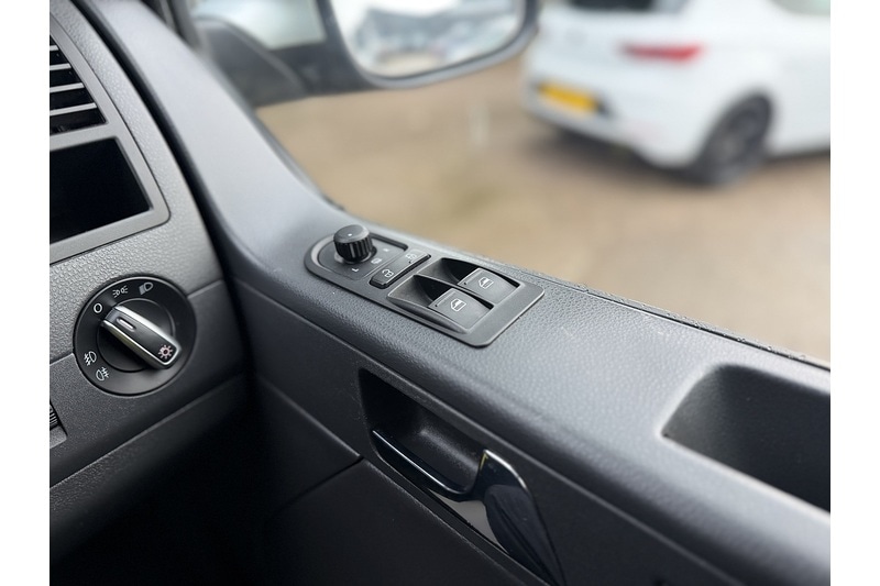 Used Volkswagen Caravelle 2011 for sale - 77264060: Photo 33