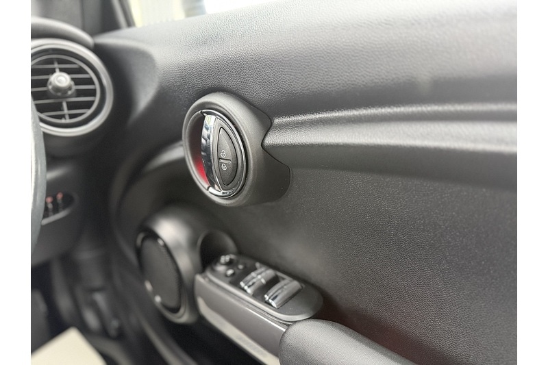 Used MINI Convertible 2018 for sale - 77264062: Photo 39