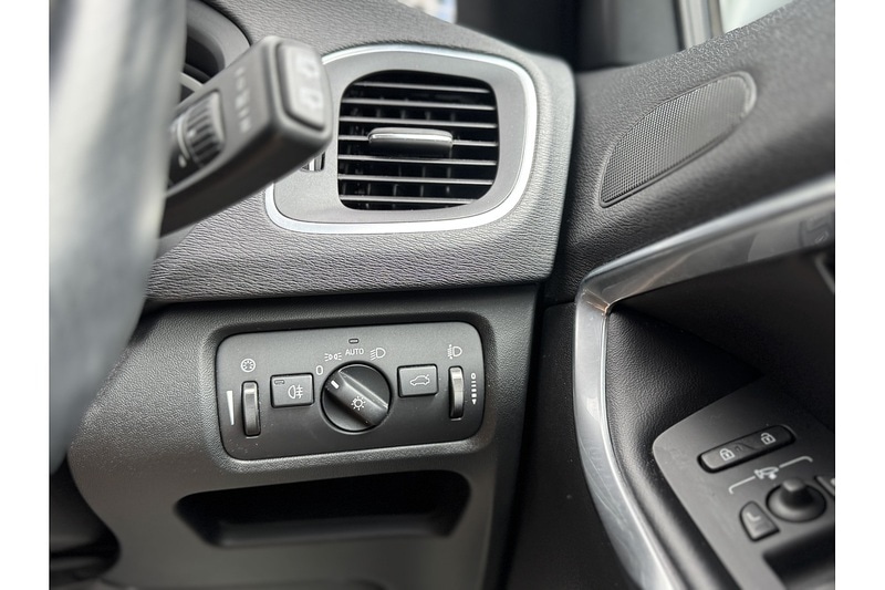 Used Volvo V40 2013 for sale - 76982550: Photo 33