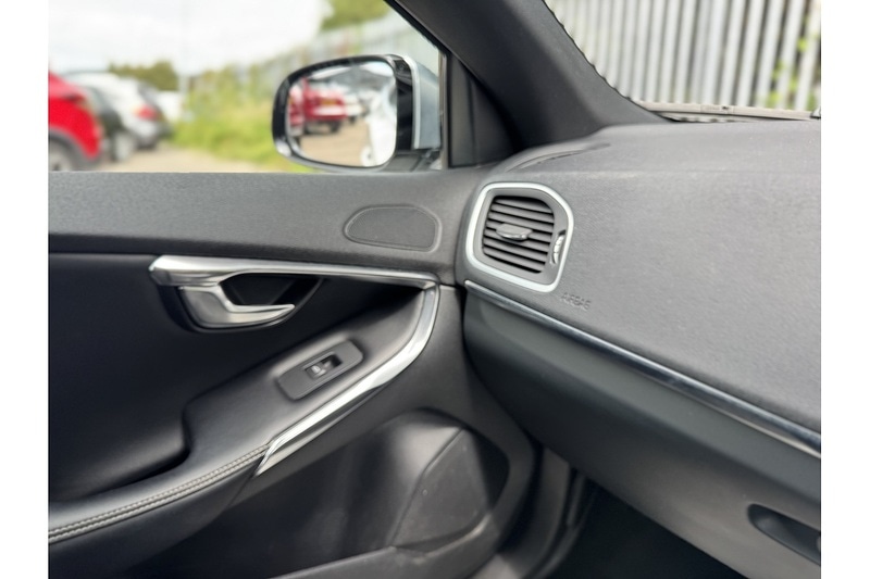 Used Volvo V40 2013 for sale - 76982550: Photo 37