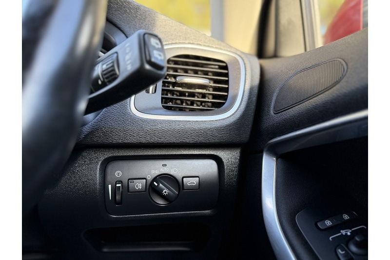 Used Volvo V40 2016 for sale - 77502664: Photo 28