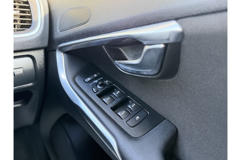 Used Volvo V40 2016 for sale - 77502664: Photo 33