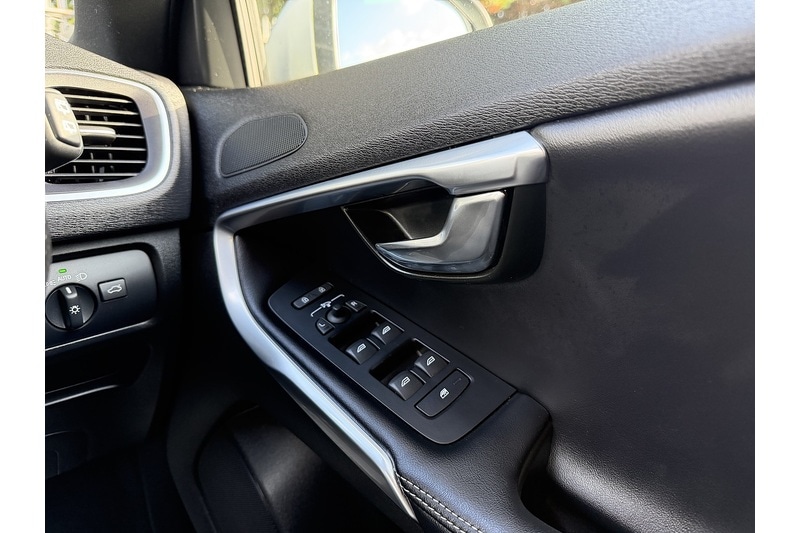 Used Volvo V40 2017 for sale - 76808306: Photo 32