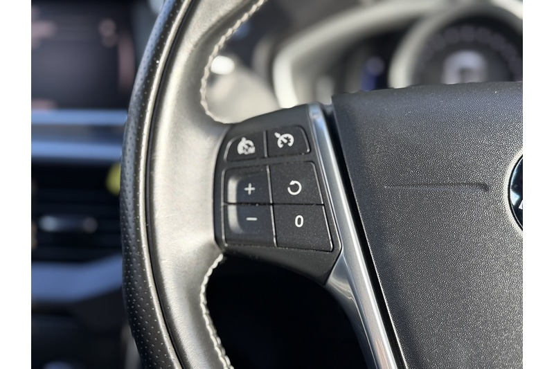 Used Volvo V40 2017 for sale - 76808306: Photo 36