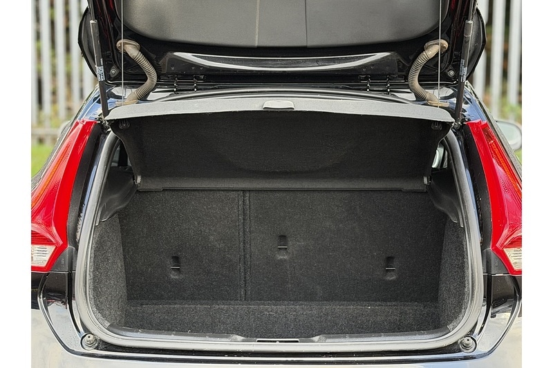 Used Volvo V40 2017 for sale - 76808306: Photo 41