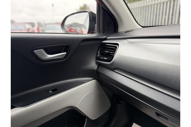 Used Kia Stonic 2018 for sale - 76784526: Photo 36