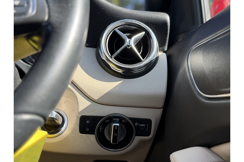 Used Mercedes-Benz GLA 2018 for sale - 77640125: Photo 33