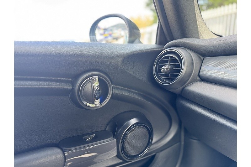 Used MINI Convertible 2018 for sale - 75745006: Photo 40