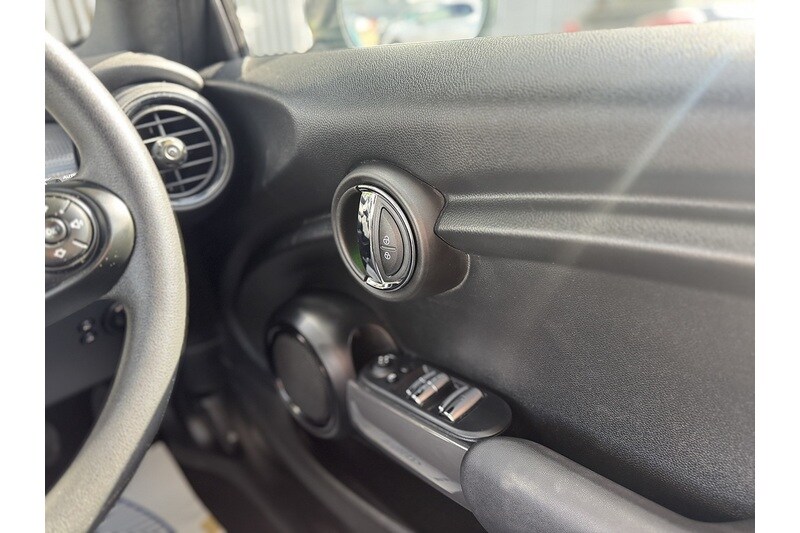 Used MINI Convertible 2018 for sale - 75745006: Photo 41