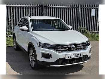 Used Volkswagen T-Roc 2018 for sale - 75182203: Photo