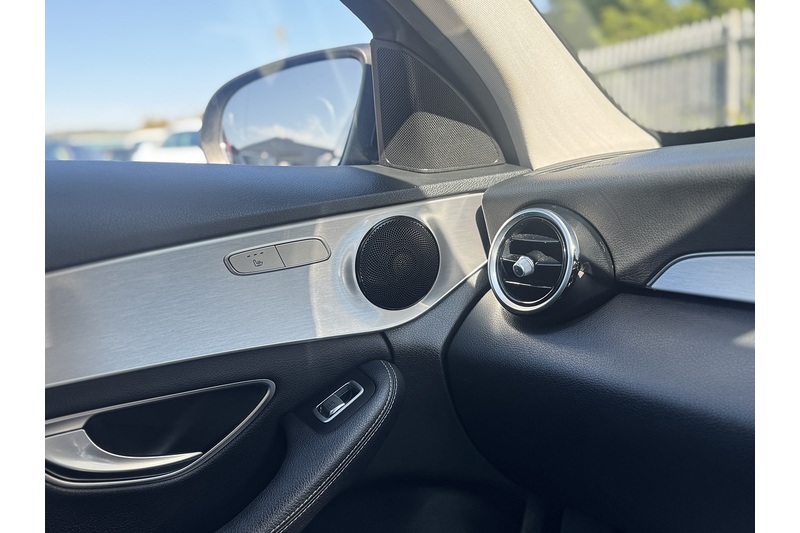 Used Mercedes-Benz C Class 2018 for sale - 76392250: Photo 32