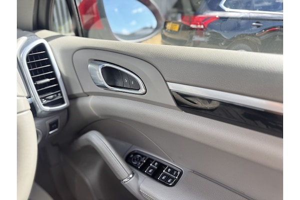 Used Porsche Cayenne 2013 for sale - 73909821: Photo 32
