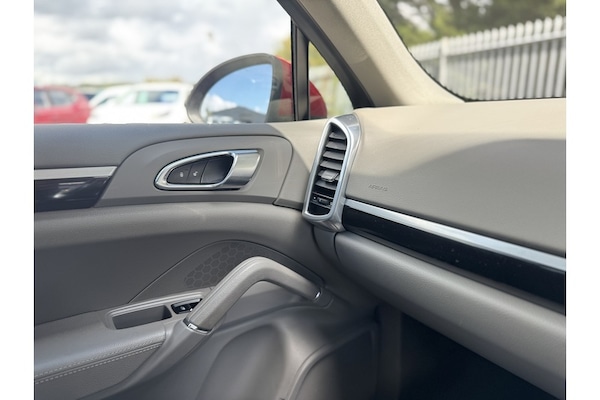 Used Porsche Cayenne 2013 for sale - 73909821: Photo 37