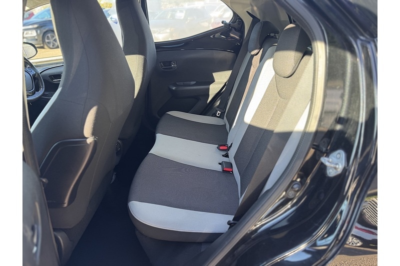 Used Toyota AYGO 2015 for sale - 76591238: Photo 25