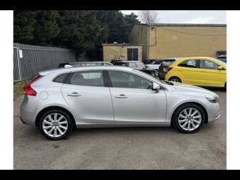 Used Volvo V40 2014 for sale - 73874733: Photo