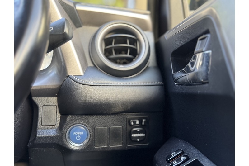 Used Toyota RAV4 2016 for sale - 76280496: Photo 32