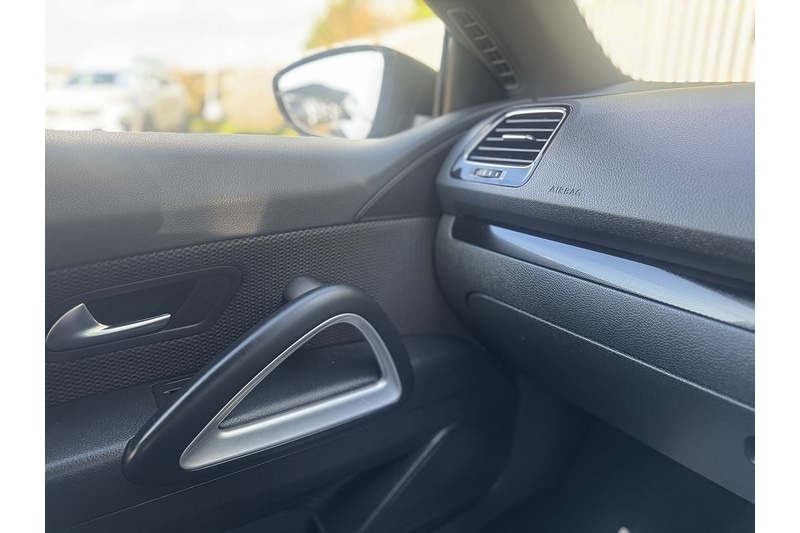 Used Volkswagen Scirocco 2016 for sale - 76157850: Photo 35