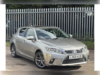 2015 - 200h Advance Plus 5-Door