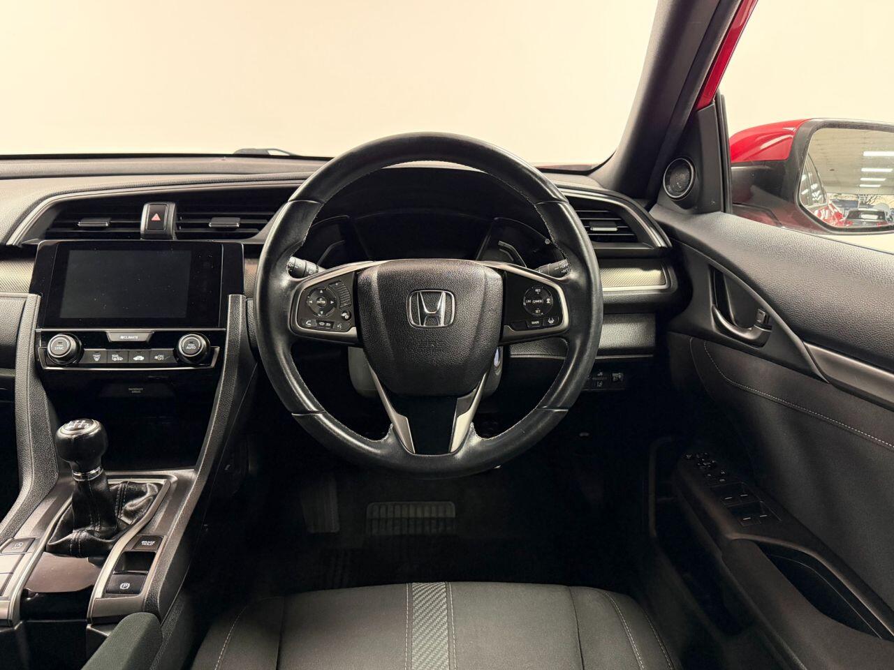 Used Honda Civic 2018 for sale - 76701595: Photo 2