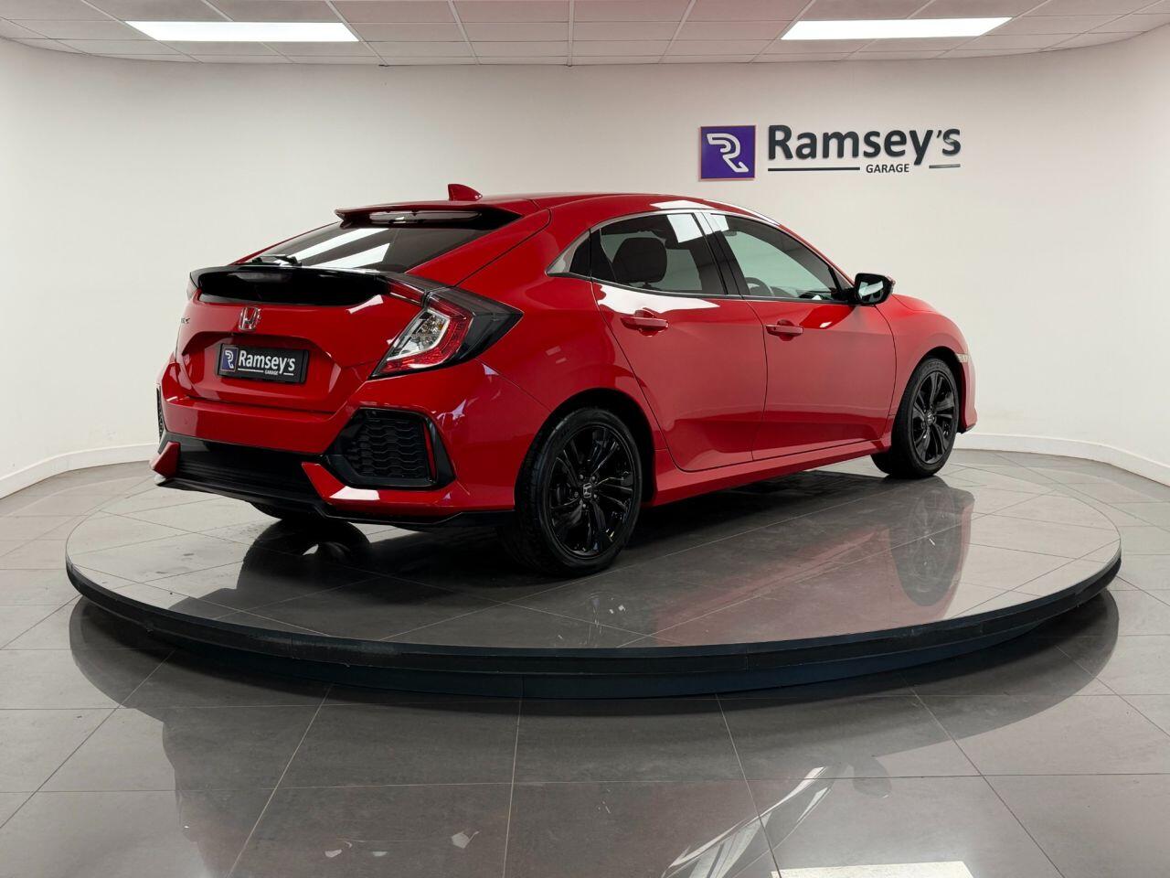 Used Honda Civic 2018 for sale - 76701595: Photo 4