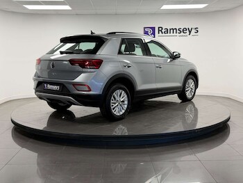 Used Volkswagen T-Roc 2022 for sale - 77506008: Photo