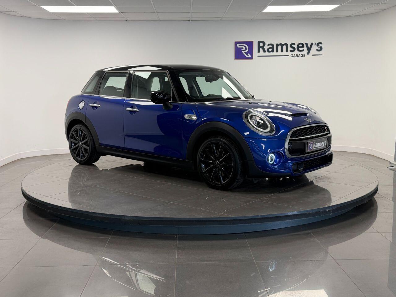 Used MINI Hatch 2019 for sale - 76701990: Photo 1