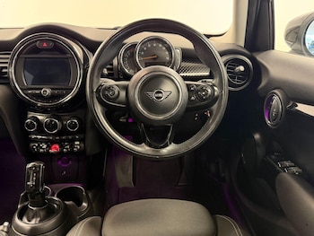 Used MINI Hatch 2019 for sale - 76701990: Photo