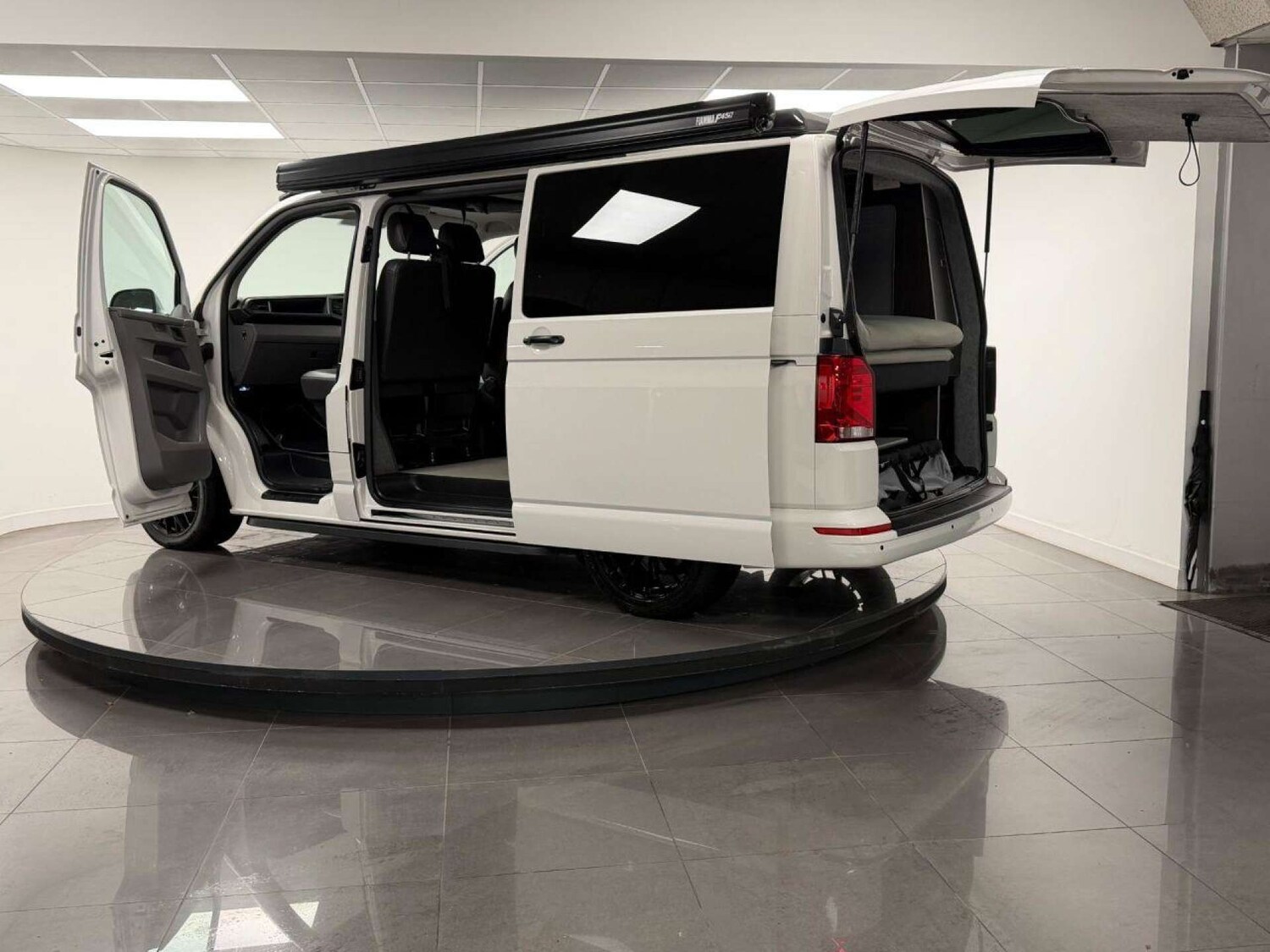Used Volkswagen Transporter 2023 for sale - 77505989: Photo 30