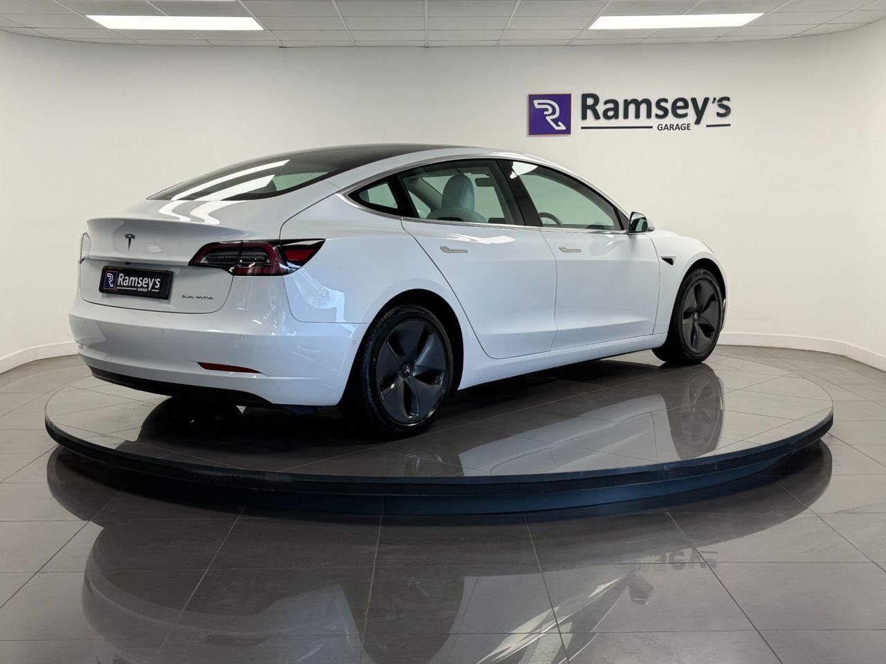 Used Tesla Model 3 2019 for sale - 76562000: Photo 4