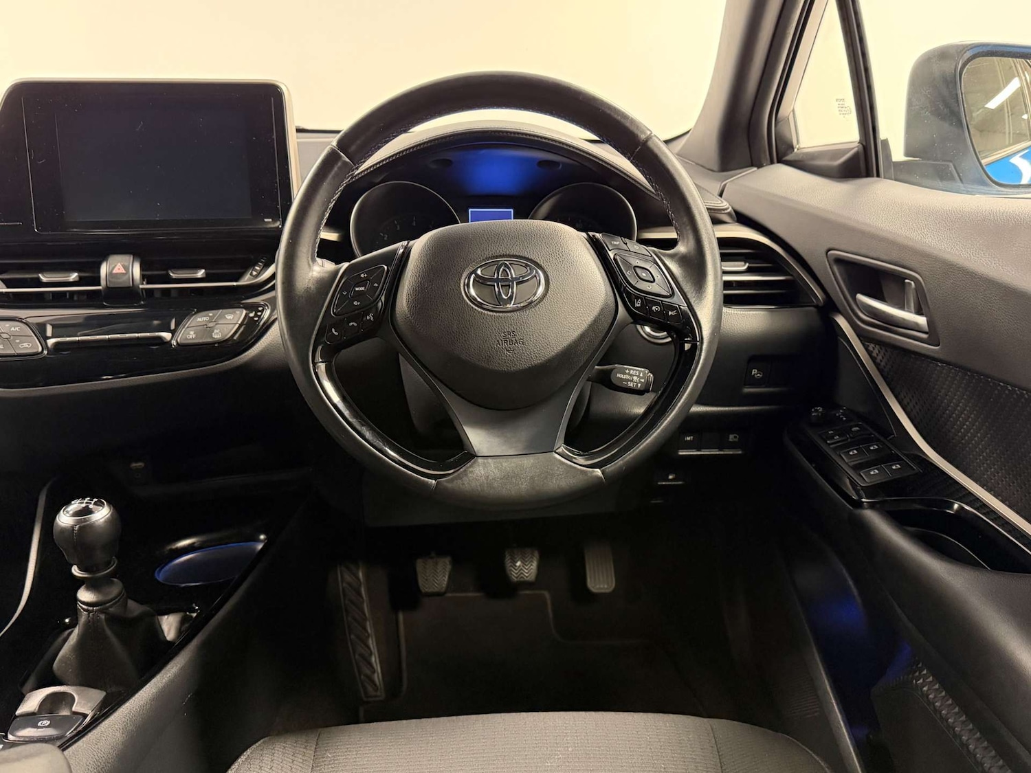 Used Toyota C-HR 2018 for sale - 77506005: Photo 2