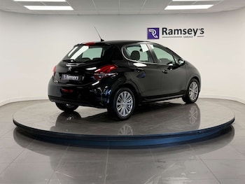 Used Peugeot 208 2018 for sale - 77506017: Photo