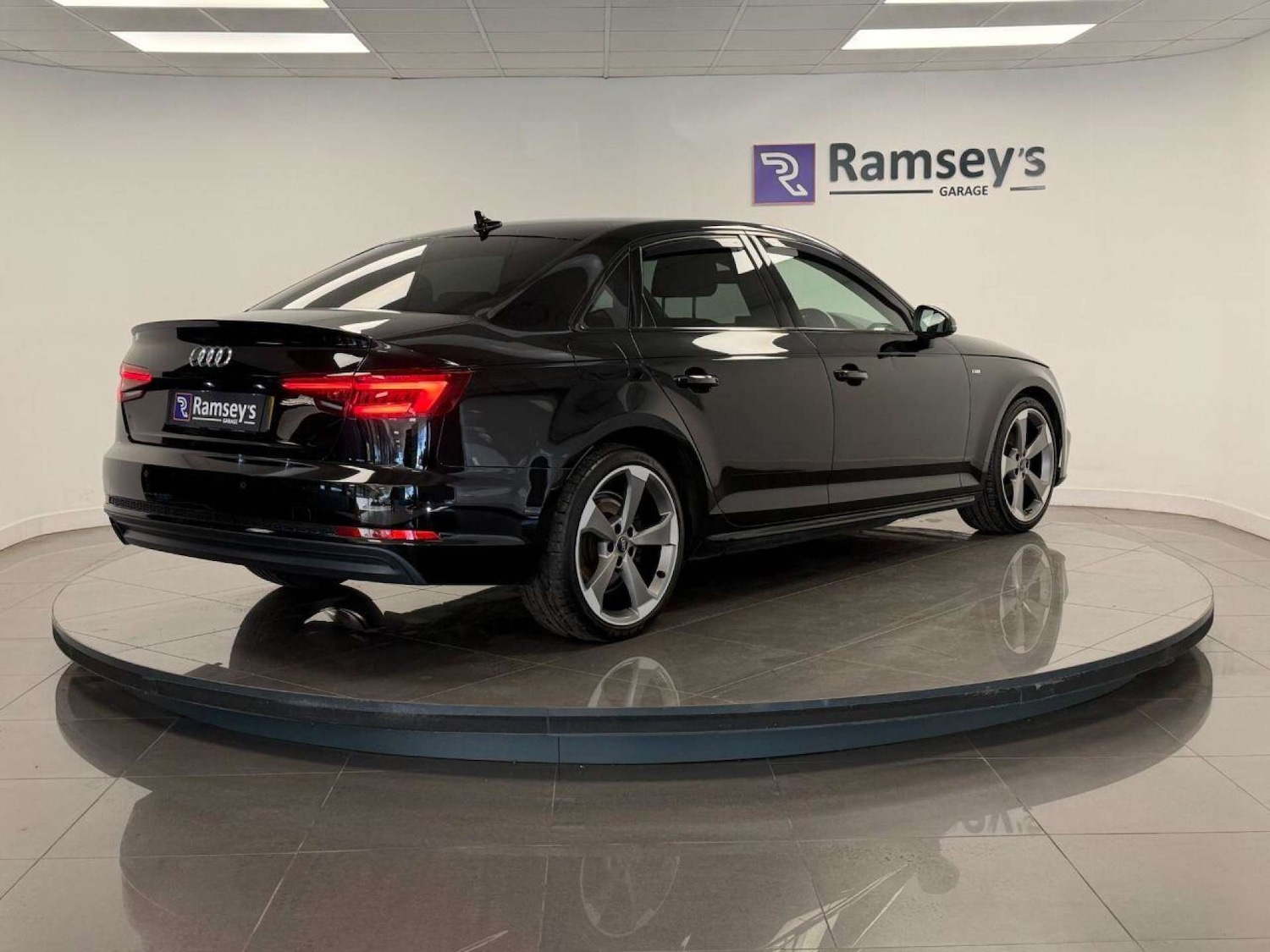 Used Audi A4 2018 for sale - 77505988: Photo 4