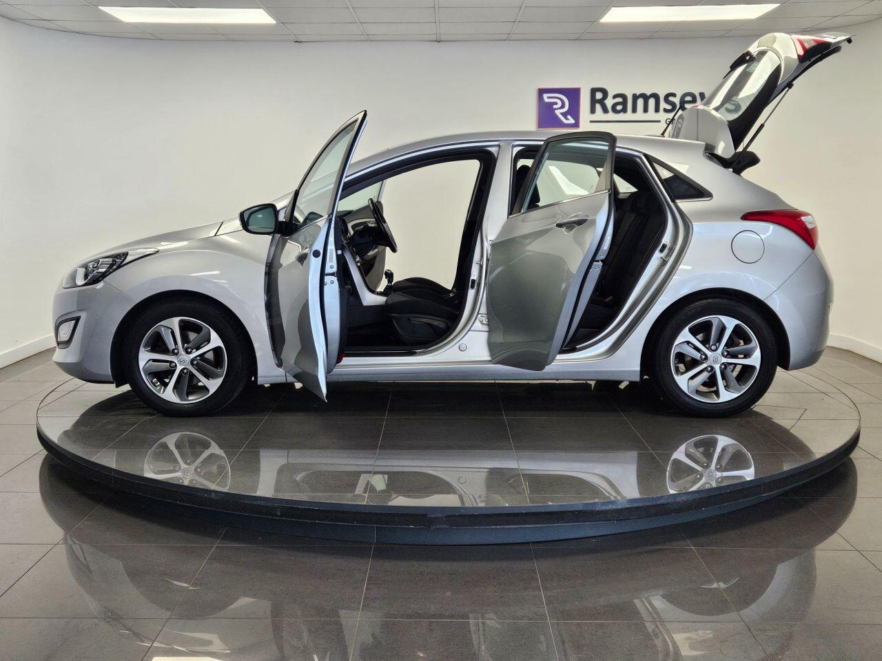 Used Hyundai i30 2015 for sale - 76561408: Photo 20