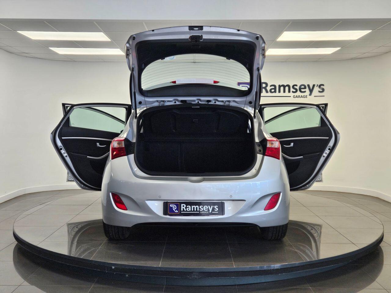 Used Hyundai i30 2015 for sale - 76561408: Photo 24