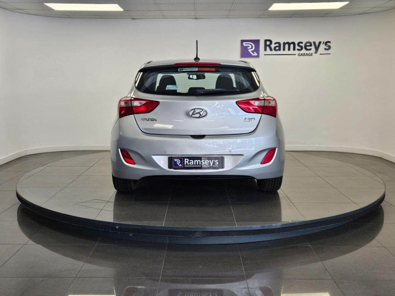 Used Hyundai i30 2015 for sale - 76561408: Photo 5