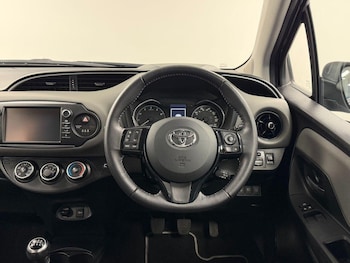 Used Toyota Yaris 2017 for sale - 76561887: Photo