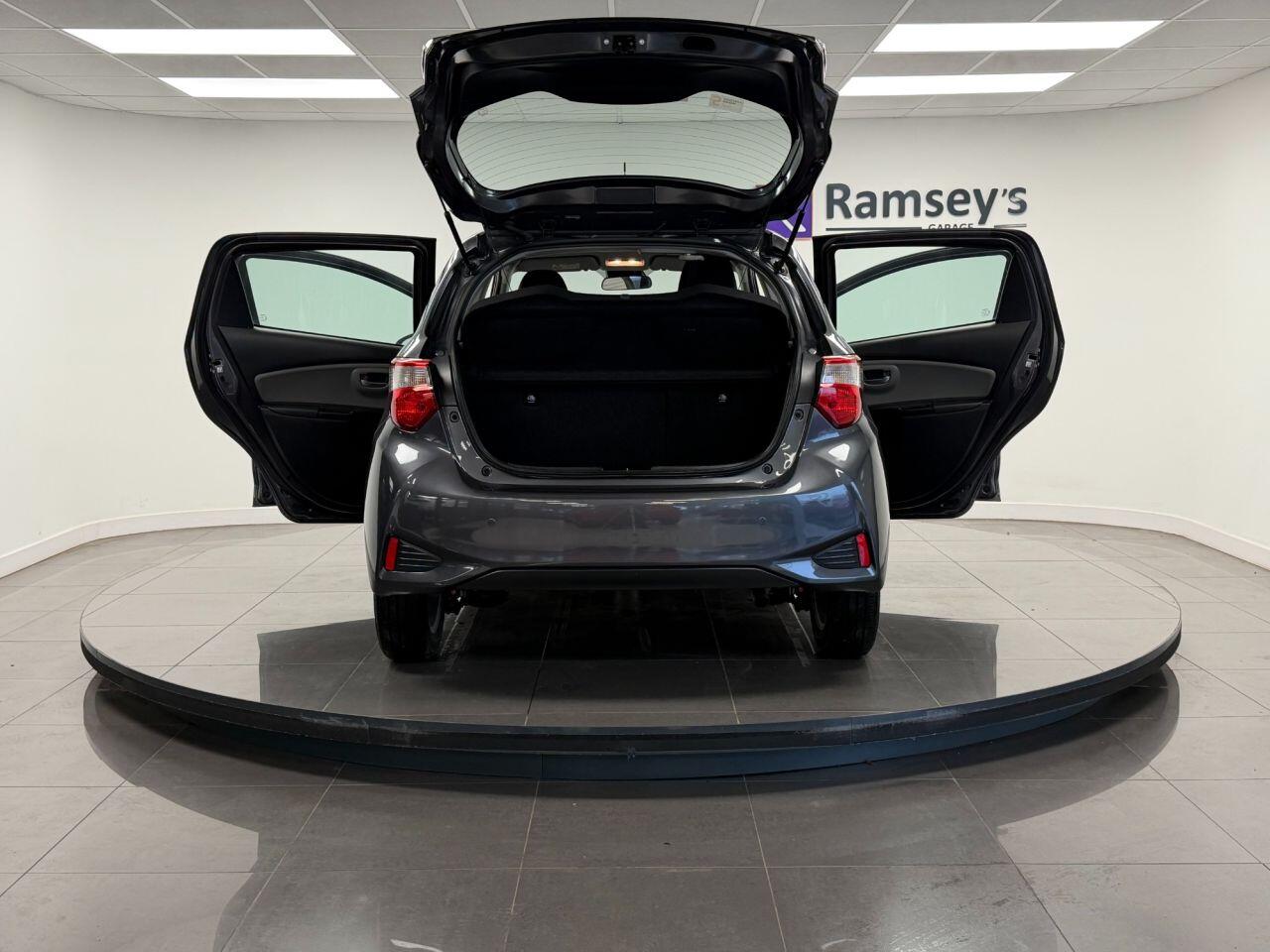 Used Toyota Yaris 2017 for sale - 76561887: Photo 32