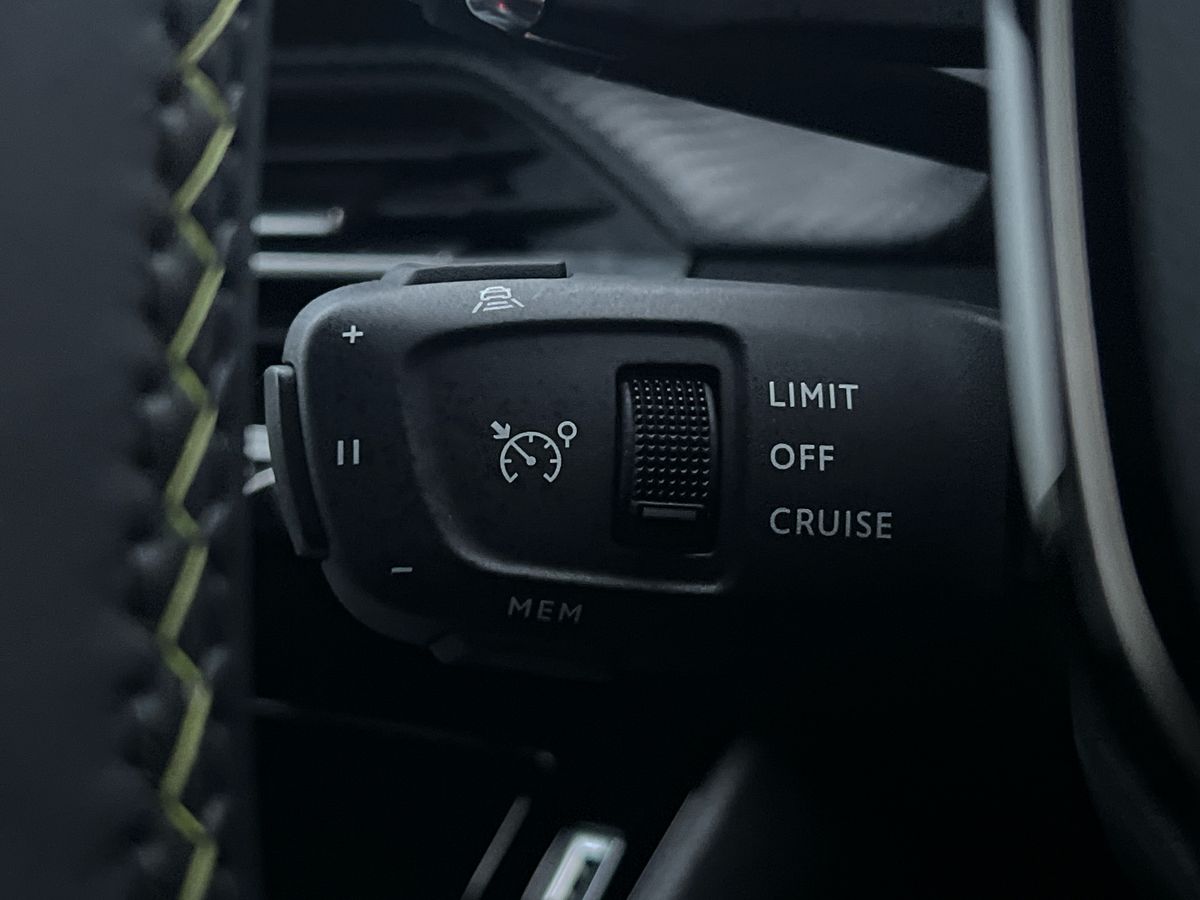 Used Peugeot 2008 2022 for sale - 77033859: Photo 41