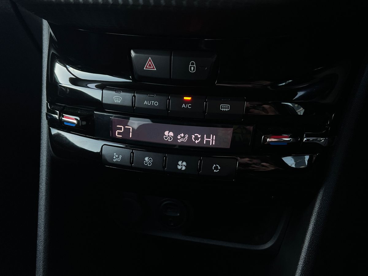 Used Peugeot 2008 2015 for sale - 76625902: Photo 12