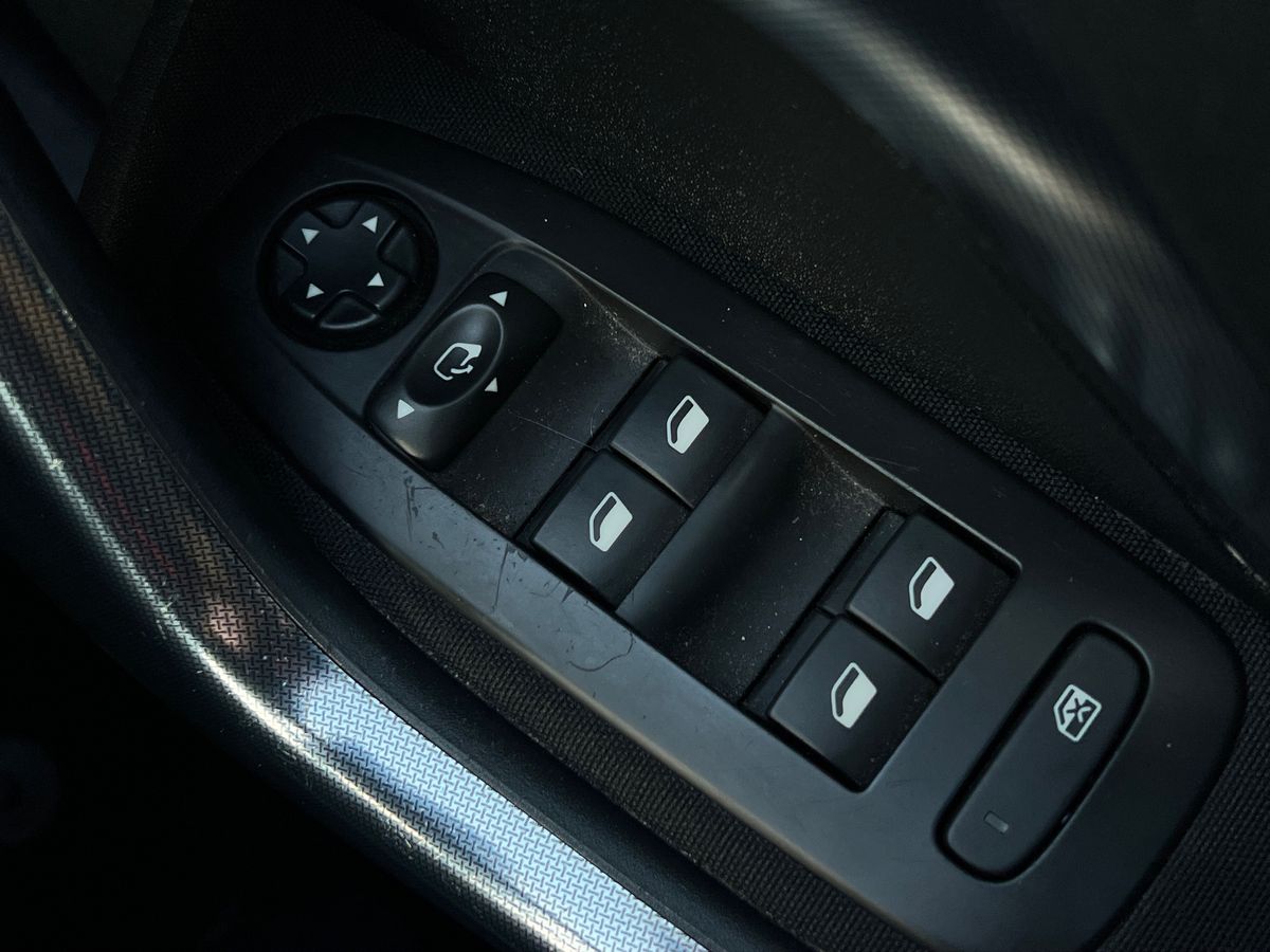 Used Peugeot 2008 2015 for sale - 76625902: Photo 18