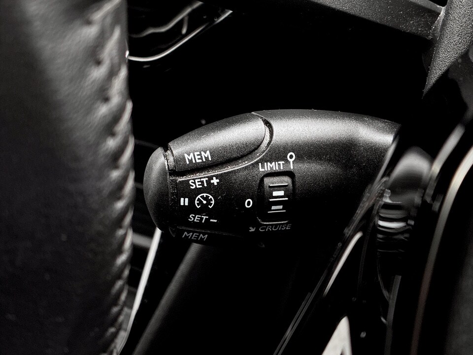 Used Peugeot 2008 2023 for sale - 77517019: Photo 35