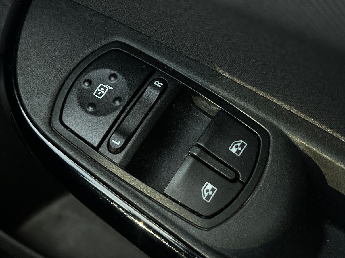 Used Vauxhall Corsa 2017 for sale - 77221096: Photo 18