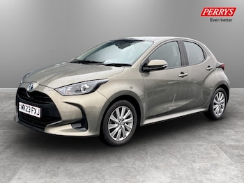 Used Toyota Yaris 2023 for sale - 77980333: Photo